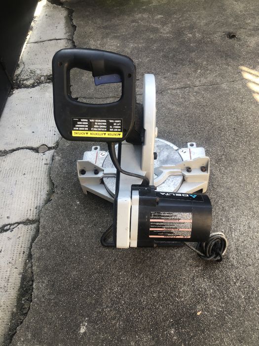 Fierăstrău unghiular