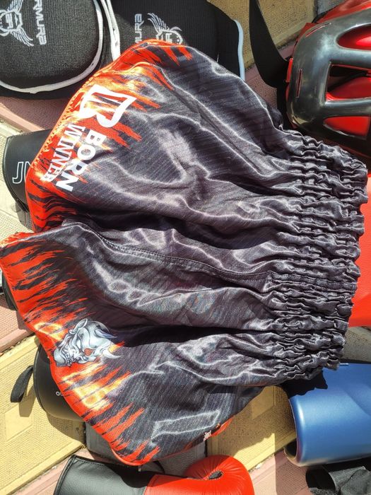 Echipament box  . Preț în descriere