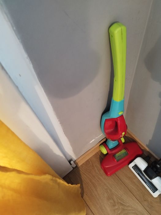 Продавам детска прахосмукачка с дърпане