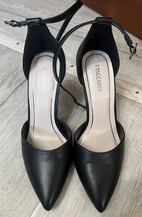 Продам женские туфли 35р