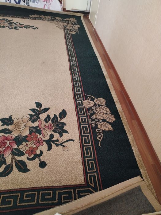 Ковер 3 на 5 есть небольшой дефект