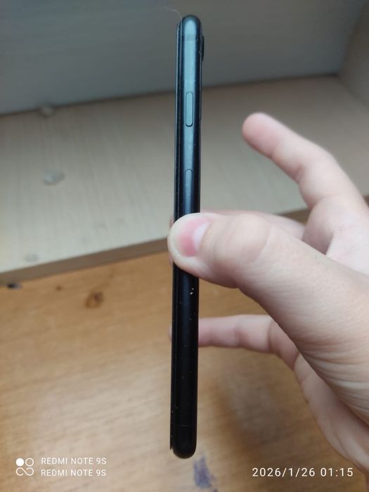 айфон се 2-го поколения