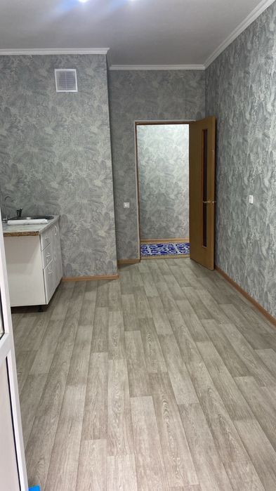 3ком кв состоит из 2 квар( 1ком 42 м и студ 33 м)