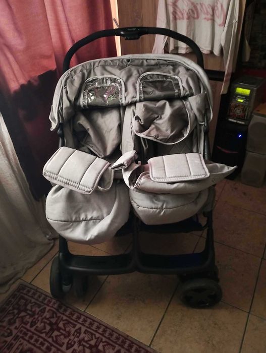 Двуместна количка - в перфектно състояние