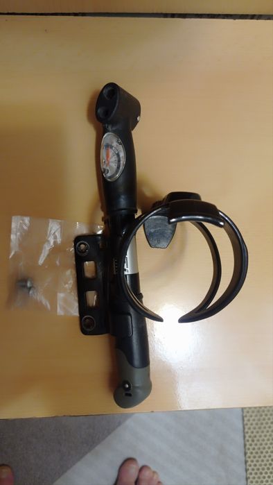 Велонасос с держателем бутылки