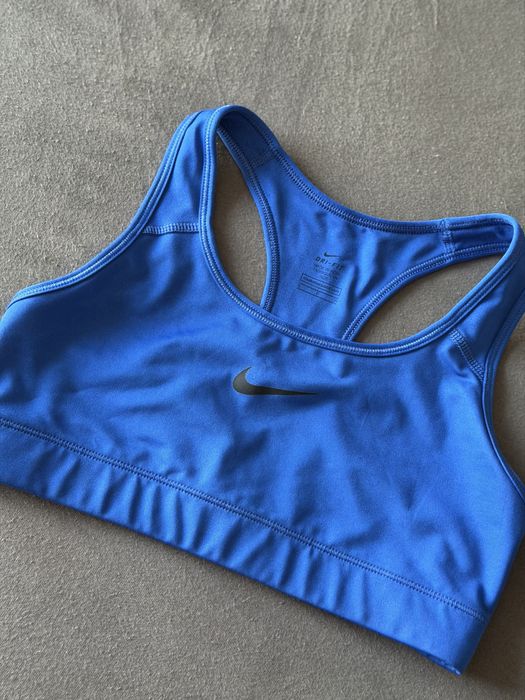 Спортен сутиен Nike