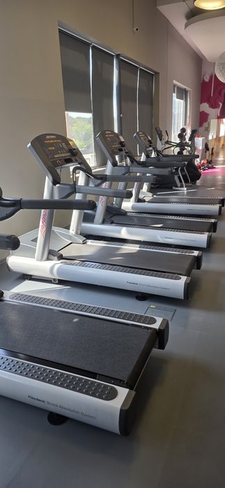 Benda alergare profesionala life fitness