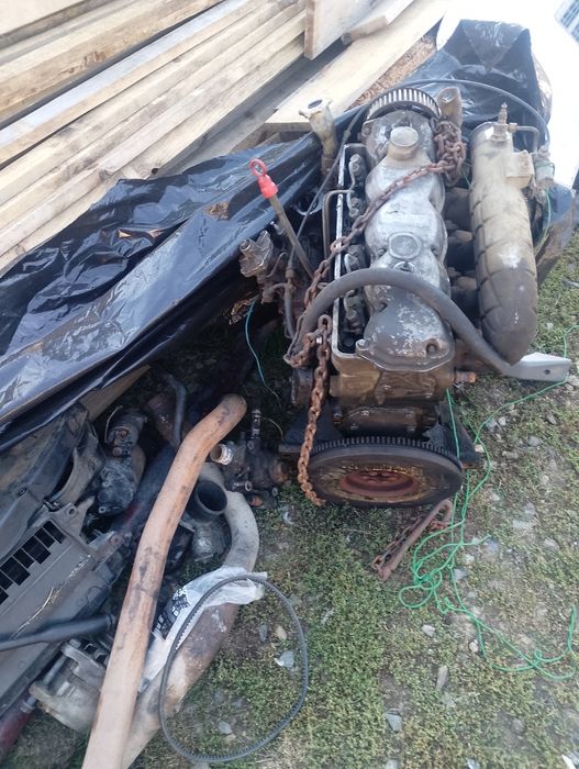 Vând motor Iveco 2.5