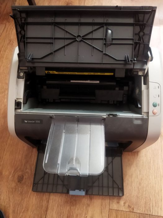Продам принтер HP laserJet 1010