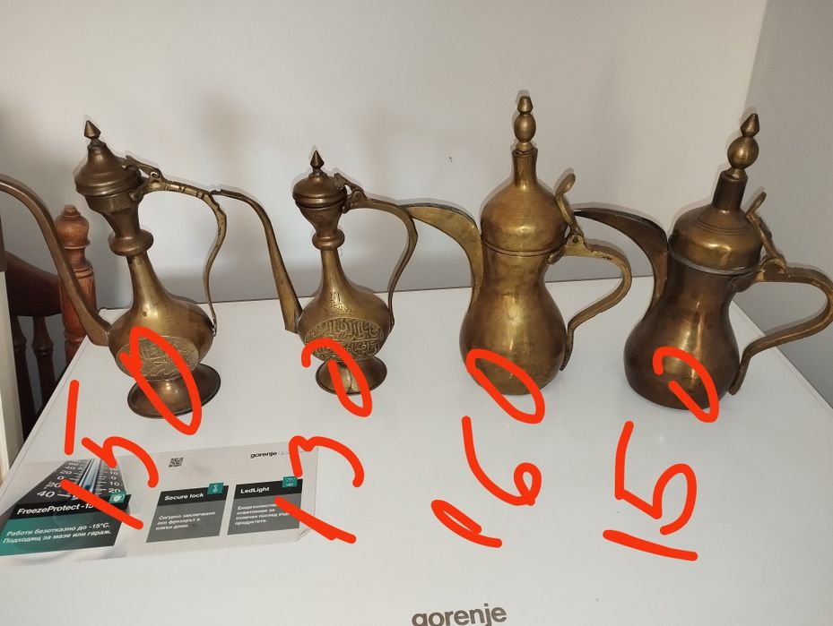 Различни голями статуетки от бронз