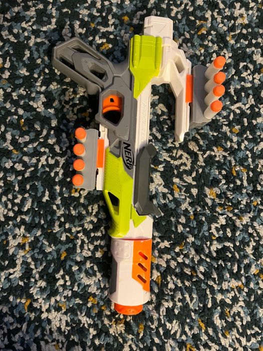 vand 3 pistoale mari Nerf