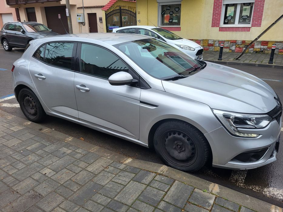 Renault Megan lV hatchback cu GPL