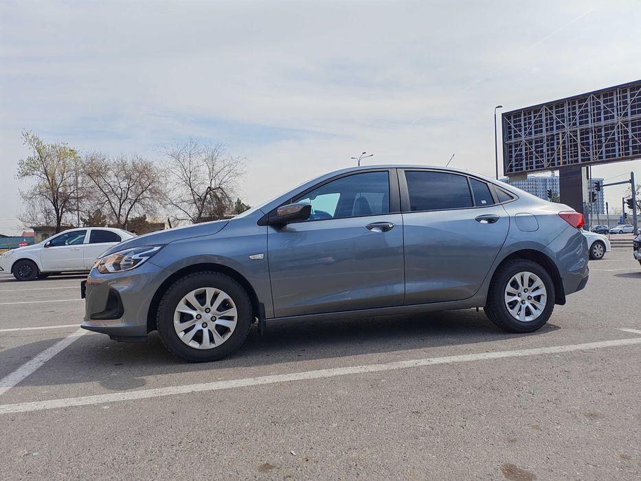 Onix 3LT sotiladi, kulrang metallik