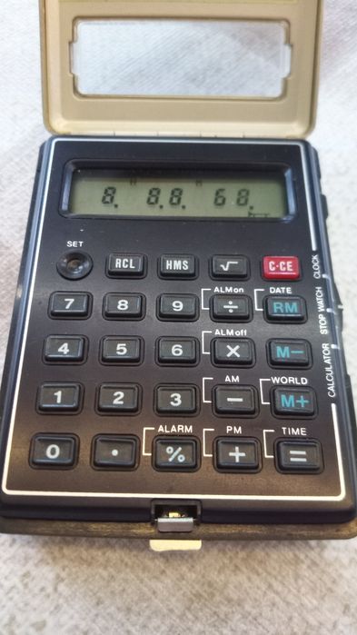 Калкулатор "Sharp" със часовник