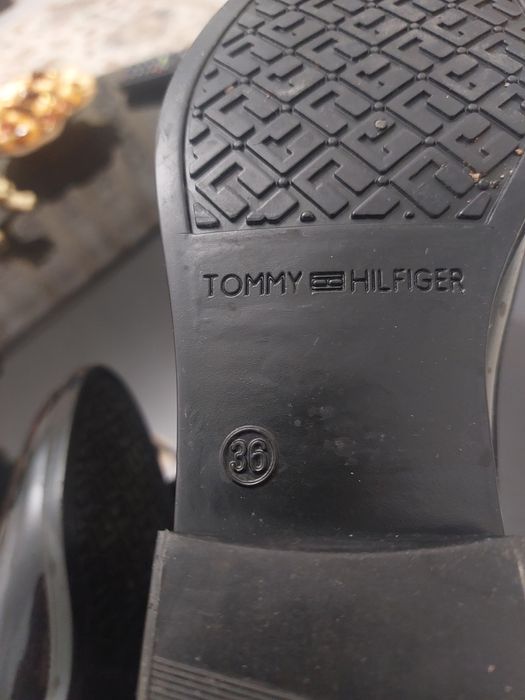 Гумени бот и,номер 36,Томи Хилфигер