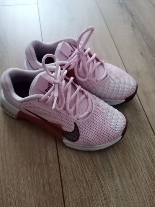 Adidasu Nike metcon 9