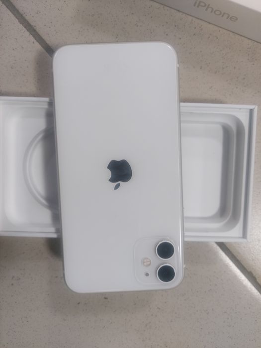 Продам IPhone 11 64GB