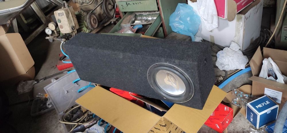 Субуфер 12" 600w Cerwin-Vega с усилвател 780w twister F2 300