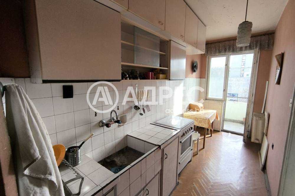 Тристаен апартамент в центъра на гр. Разград!