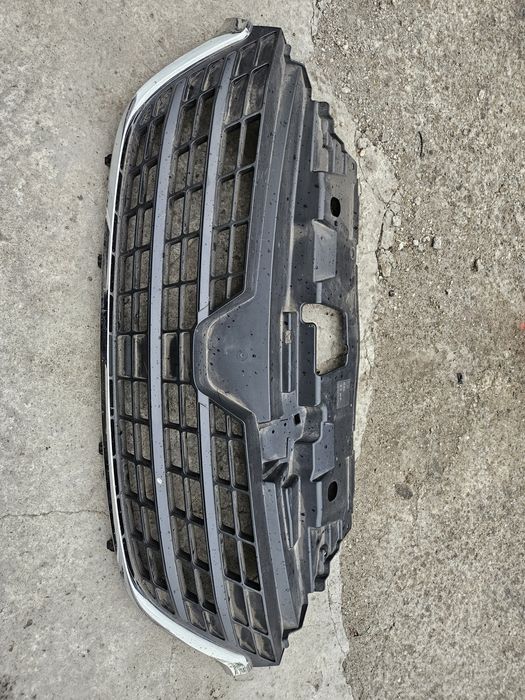 Grila bara fata Renault Trafic 3