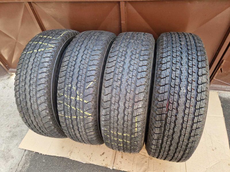 4 Bridgestone R18 255/70
всесезонни гуми
DOT3617