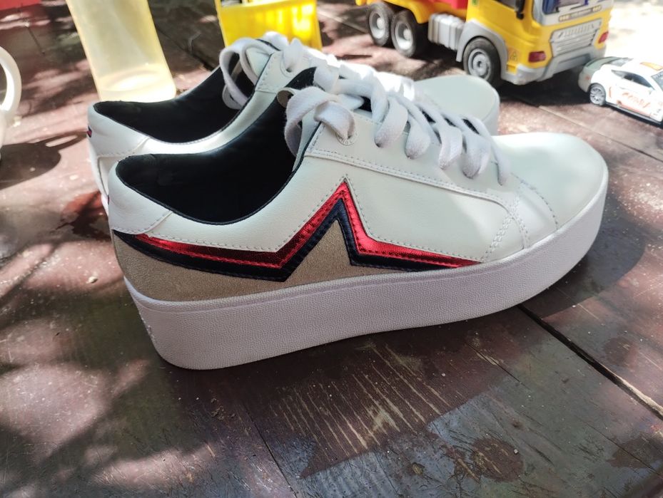 Adidași Tommy dama