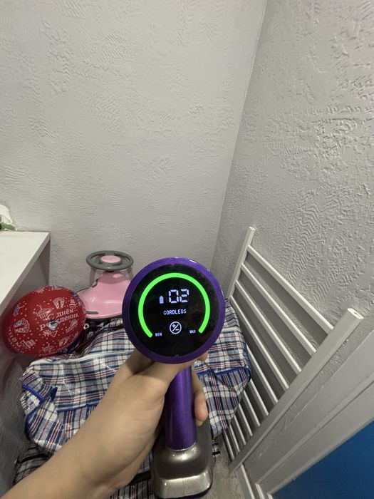 Продам пылесос вертикальный