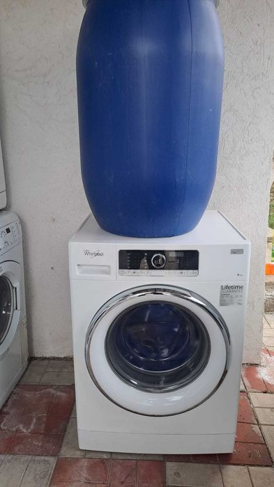 Vând mașina automate cu butoi