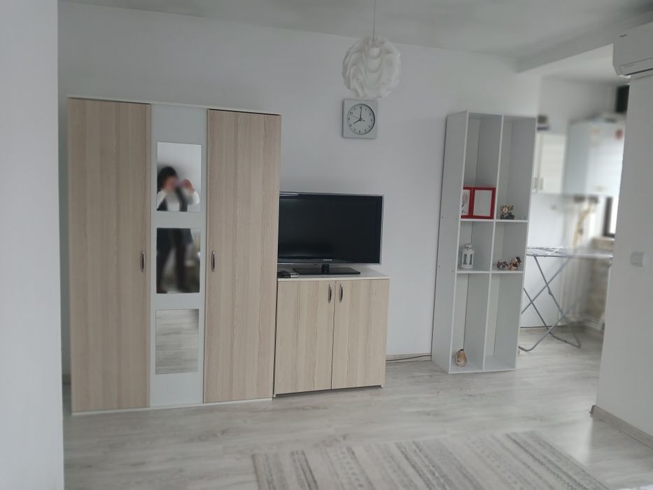 Închiriez  garsoniera