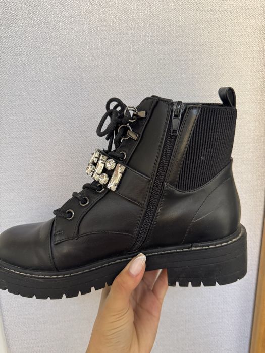 Утепленные ботинки ,черные ,размер 39-40