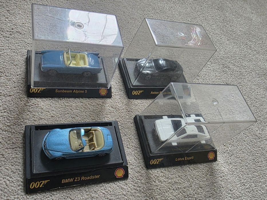 4 Masinute din colectia 007' James Bond mini 1:36