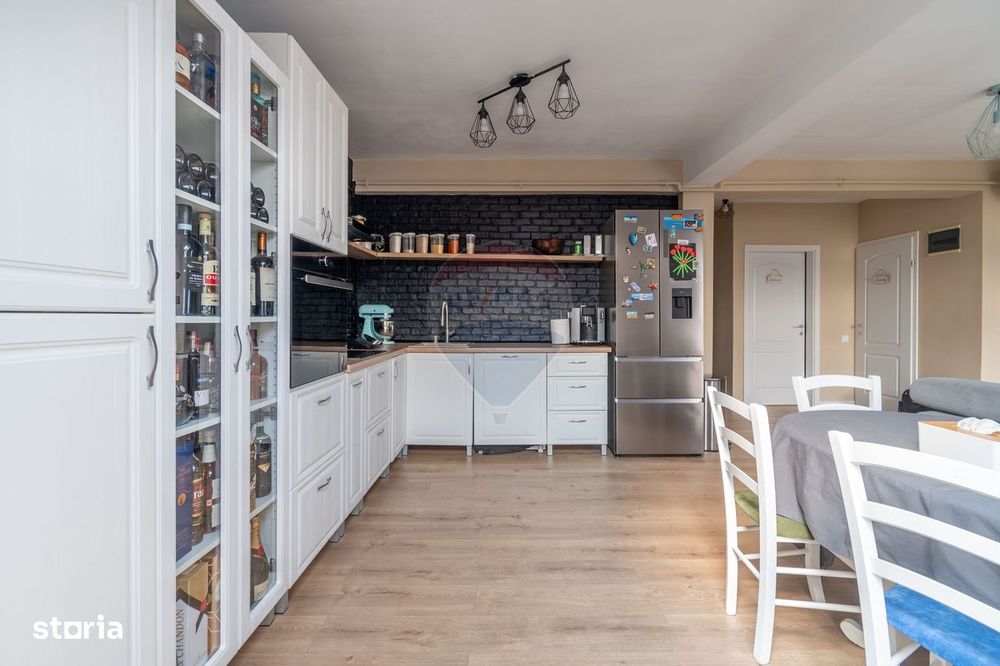 Apartament 3 camere de vanzare Bună Ziua str. Costache Negri Parcare