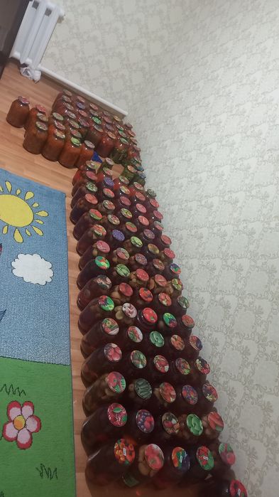 Компот,салаты,огурцы,помидор,варенье