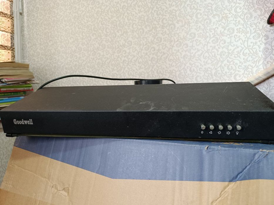 Вытяжка, почти новый