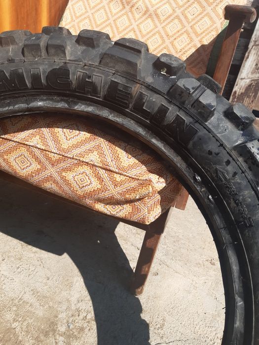 Vând două cauciucuri de față și unul pe spate de Enduro îs noi