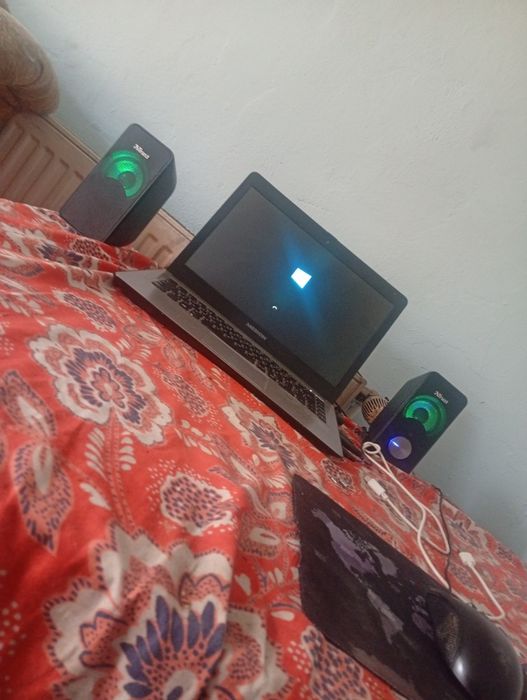 Vand sau schimb laptop medion