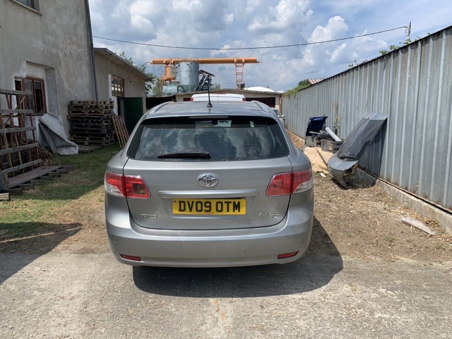 Фарове стопове фар стоп врата Тойота Авенсис Toyota Avensis T27 2010