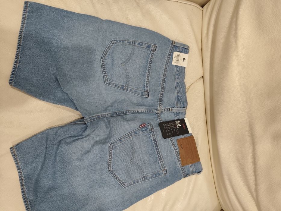 Продам шорты levis