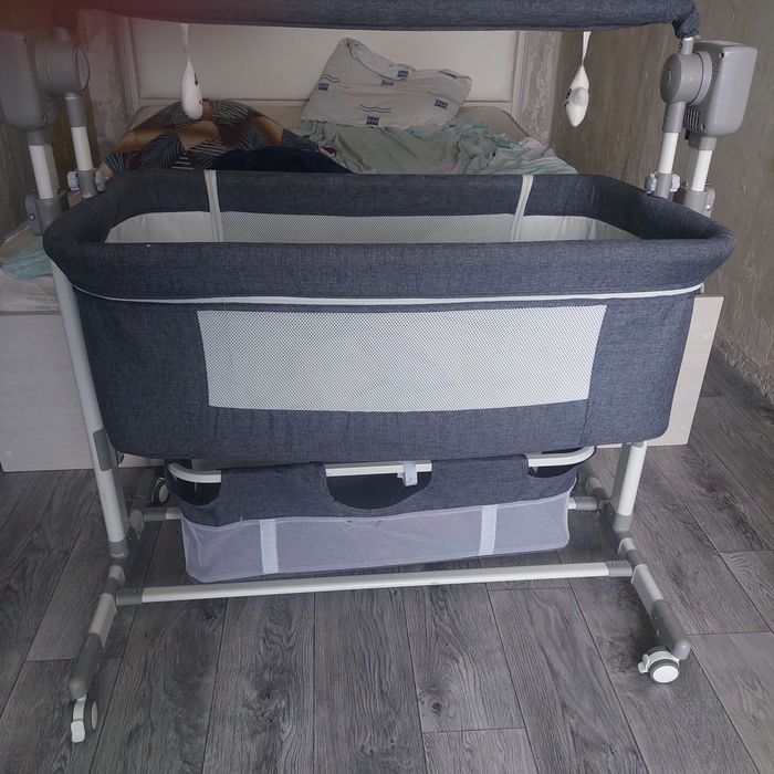 Продадим кровать и отдадим Коляску