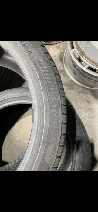 255 40 R19 Bridgestone