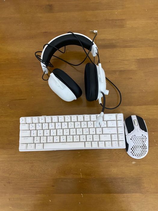 Мишка, клавиатура , наушник