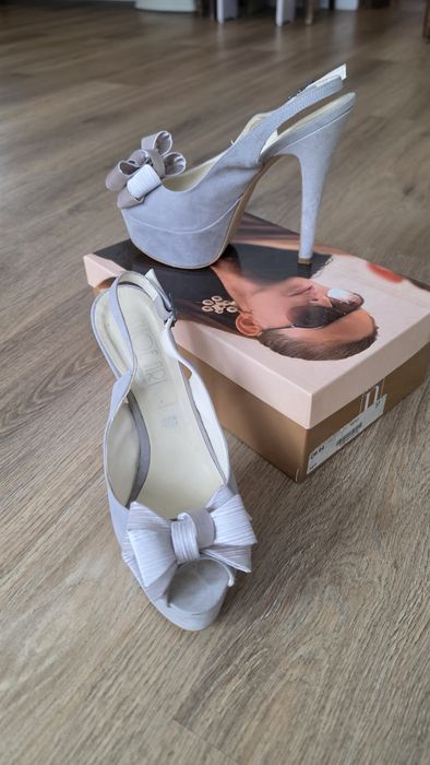 Официални токчета за повод