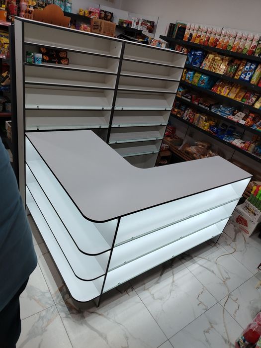 Кассовые столы ветрины стелажи на заказ