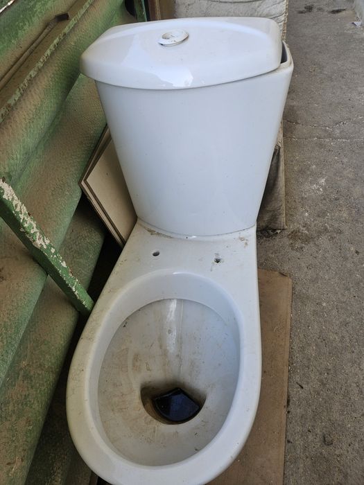 Продам унитаз. Белый.