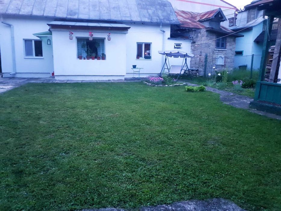 Casă in Breaza de Sus, ultracentral, 3 camere, teren 376 mp-76.000 € (negociabil)