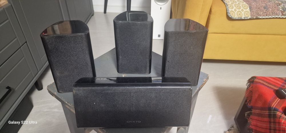 Un set de 5 Sateliti PIONEER  si 4 sateliti ONKYO