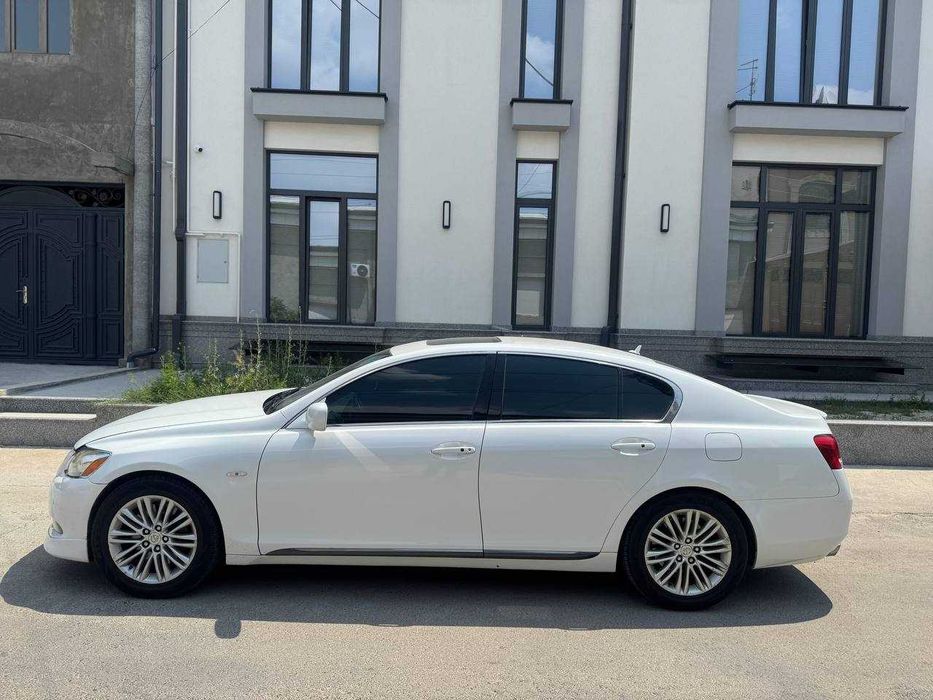 Lexus gs 300 sotiladi