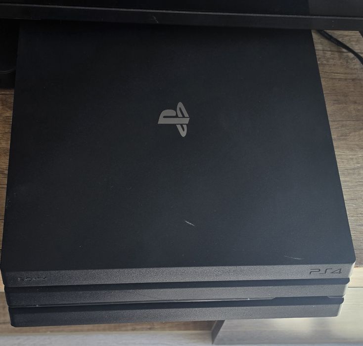 PS4 Pro Sony 1TB + 2 джойстика