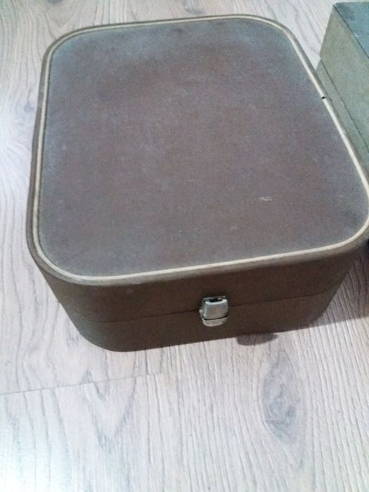 Vand 2 buc. pick-up vechi ani 60-70