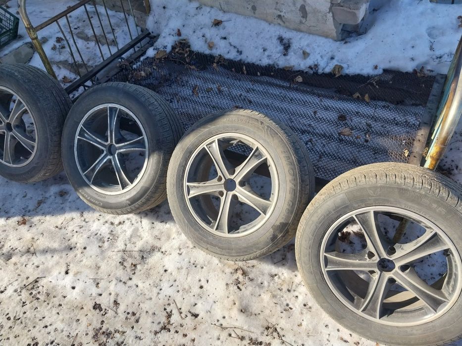 Продам летнию резину.